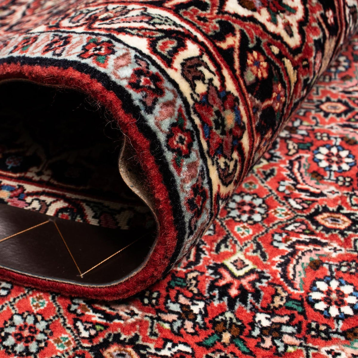 Tapis persan - Bidjar - 242 x 202 cm - rouge foncé