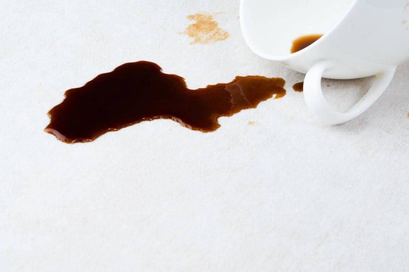 Comment enlever les taches de café sur un tapis ? 