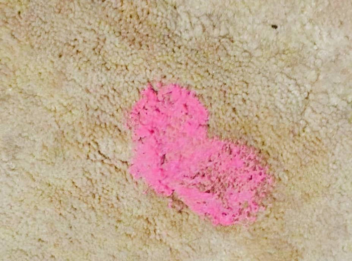 Conseils d'entretien : Comment éliminer la boue séchée de la surface du tapis 