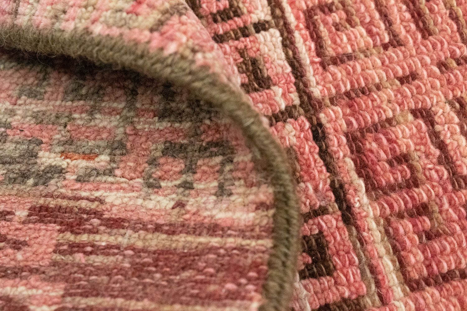 Tapis design carré  - 66 x 61 cm - rose