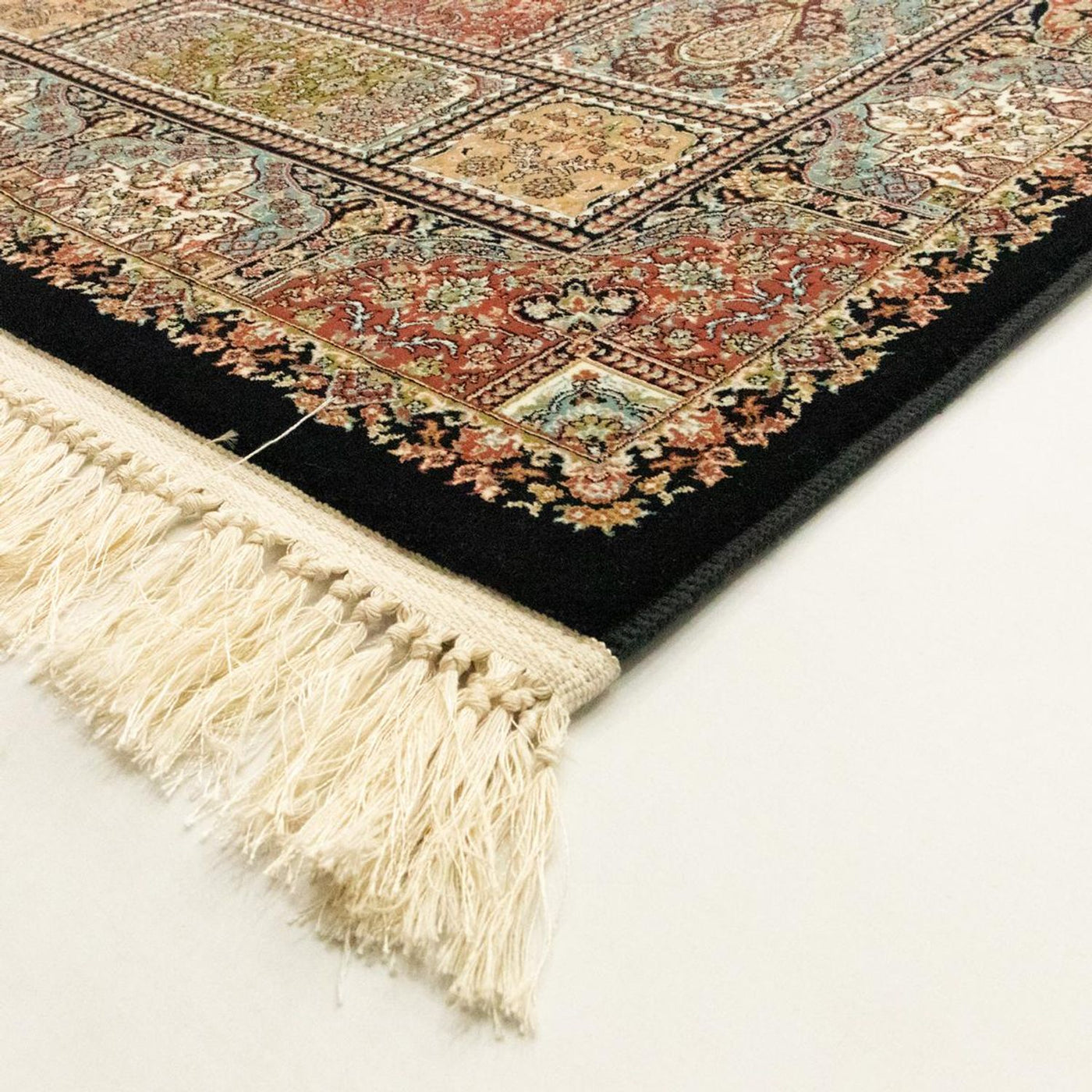 Tapis persan Pouyan