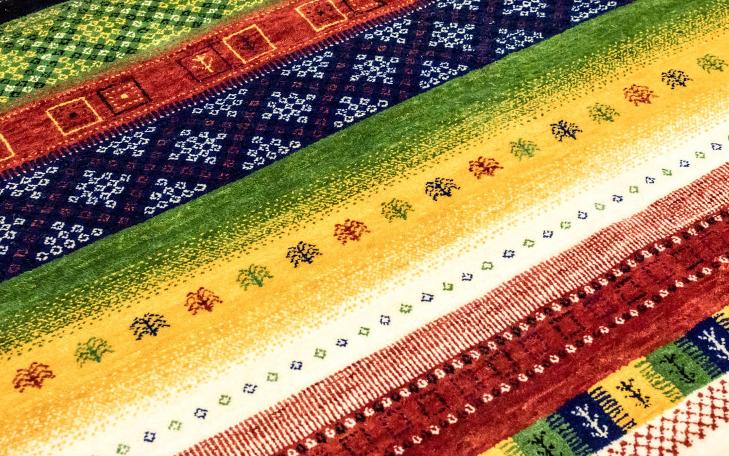 Tapis Gabbeh - Loribaft Persan - 241 x 172 cm - colorée