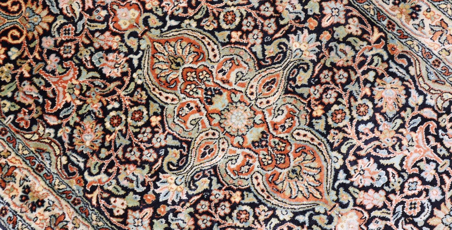 Tapis en soie - Soie du Cachemire - 124 x 77 cm - bleu foncé