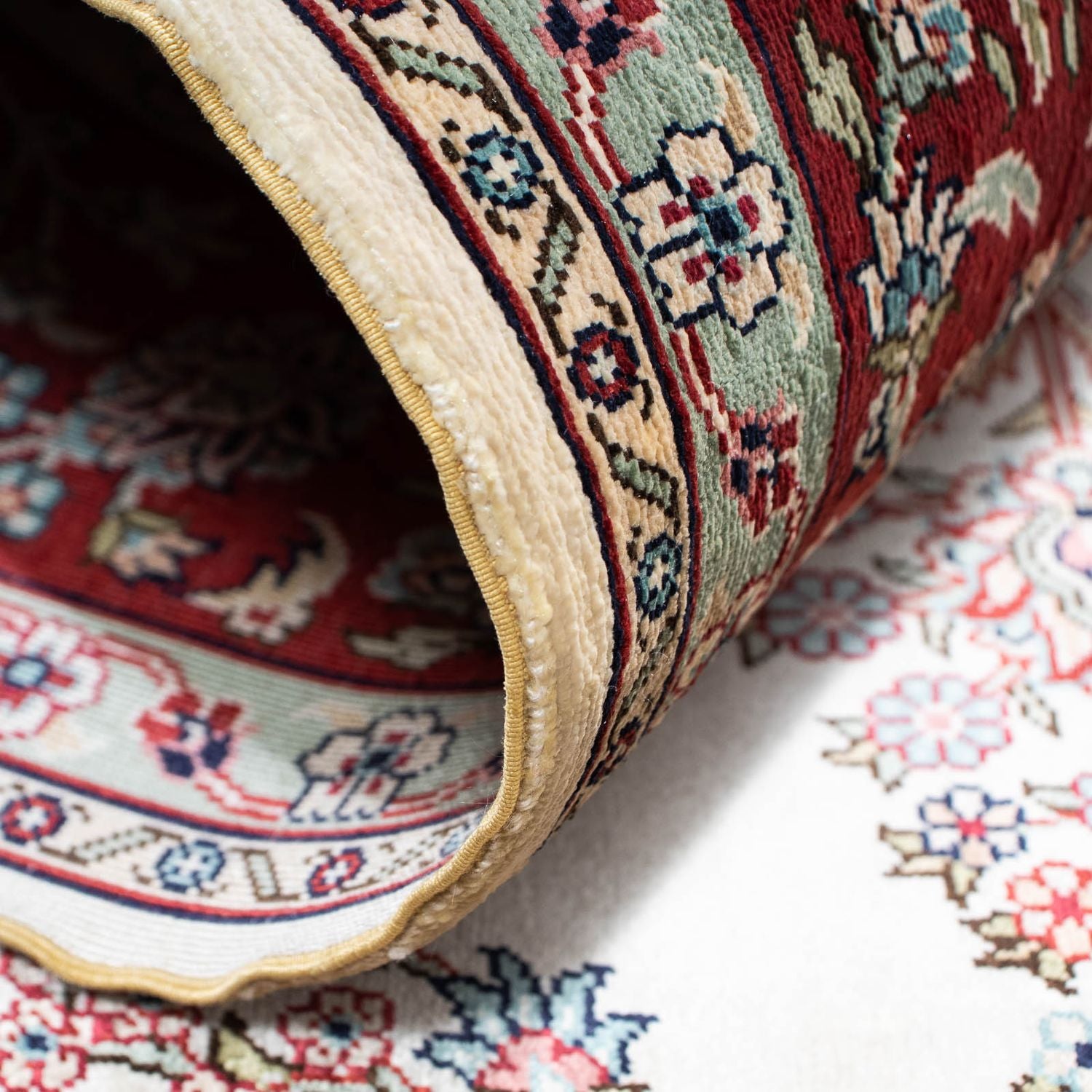 Tapis oriental - Hereke - 137 x 91 cm - rouge foncé