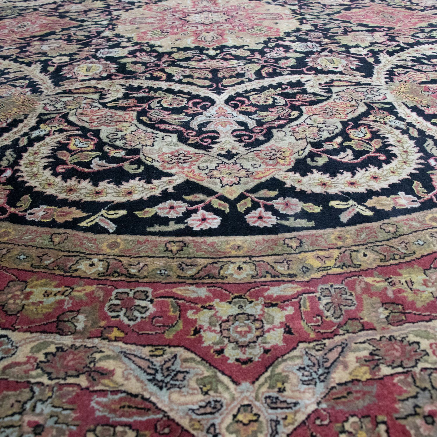 Tapis oriental Sarai